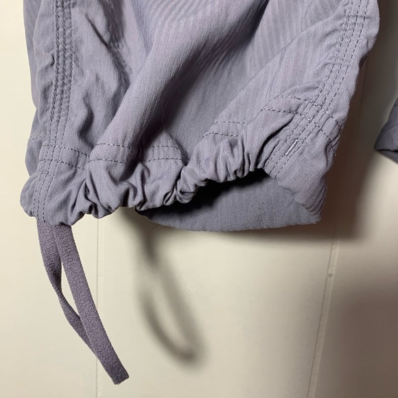 - Lululemon studio crop — fossil colour. - Picture 3 of 8